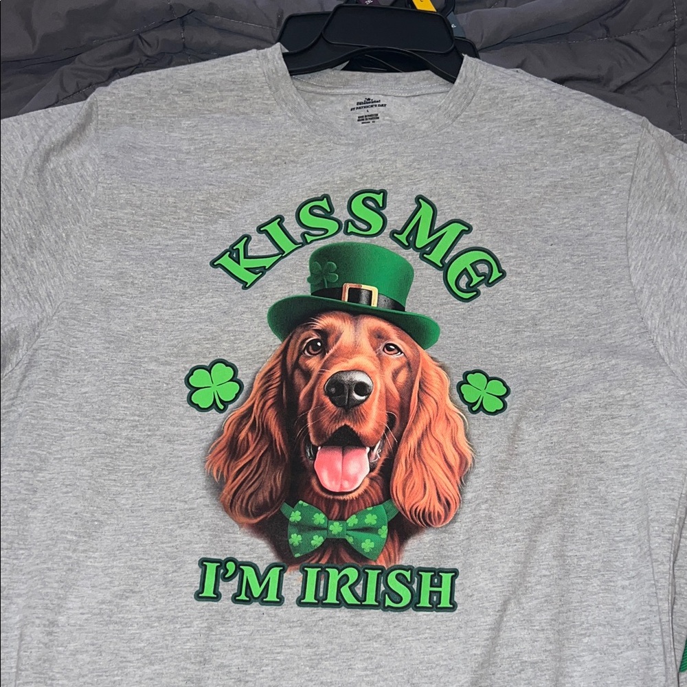 Kiss Me I'm Irish Dog Graphic Tee - Green Accent